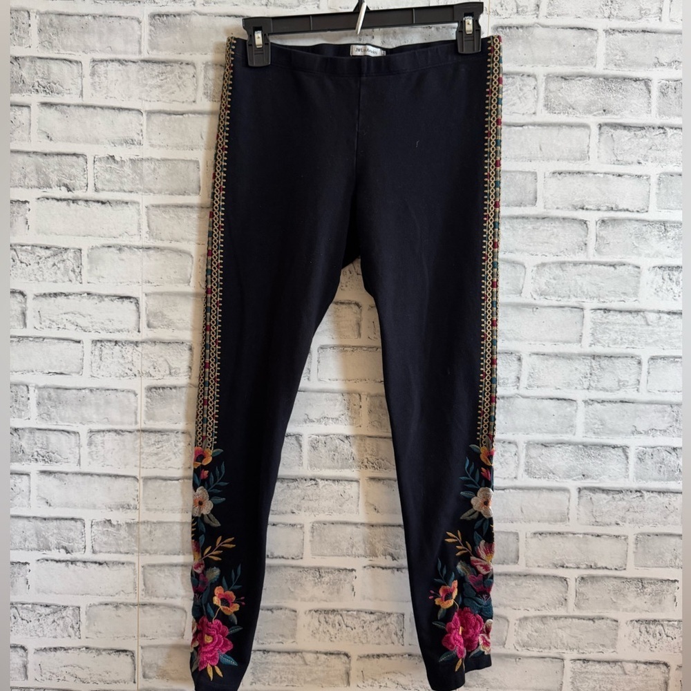 Women’s Johnny Was black multicolor vibrant embroidered floral leggings Size S